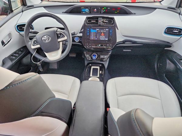 2017 TOYOTA PRIUS