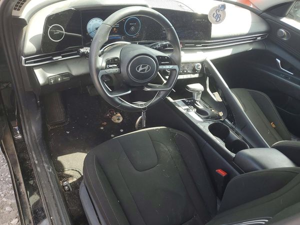 2024 HYUNDAI ELANTRA SEL w/ Convenience Pkg