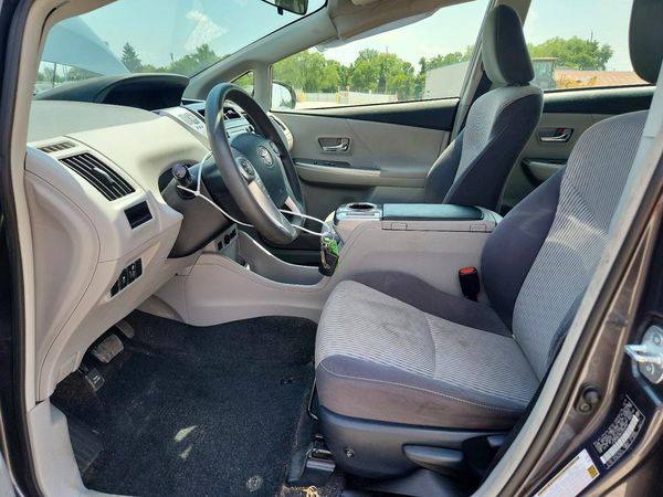 2017 TOYOTA PRIUS — DENT