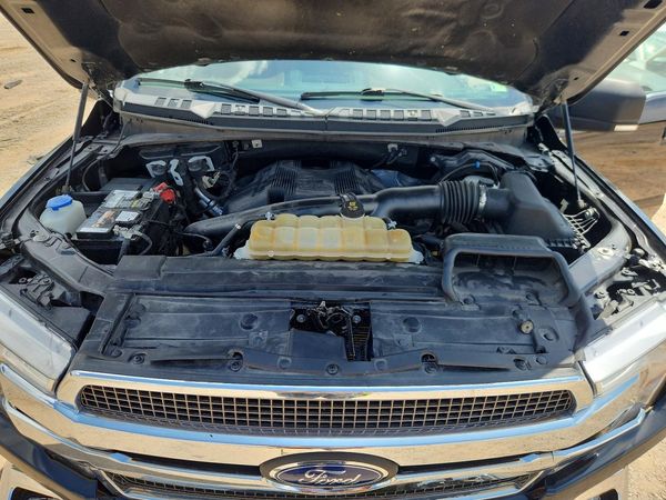 2020 FORD F150 — Engine bay