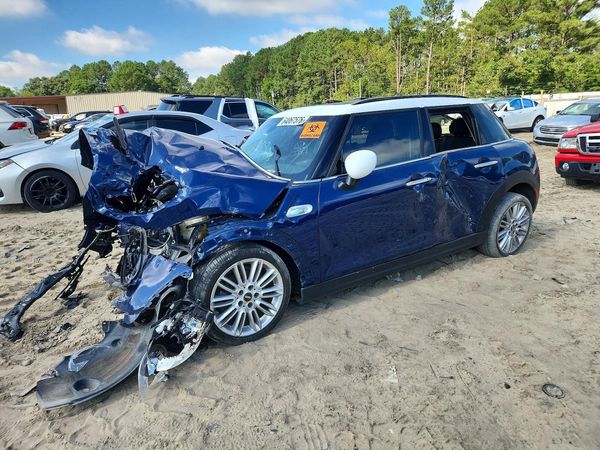 2017 MINI COOPER — Front 3/4