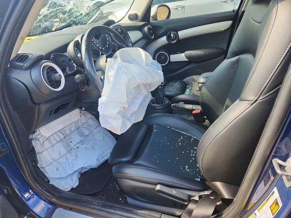 2017 MINI COOPER — DENT