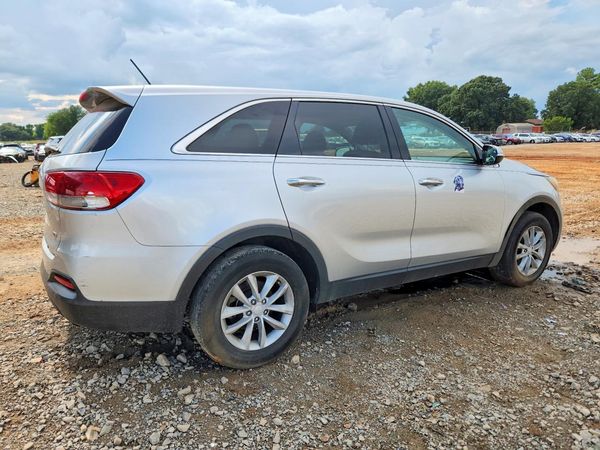 2018 KIA SORENTO L, LX