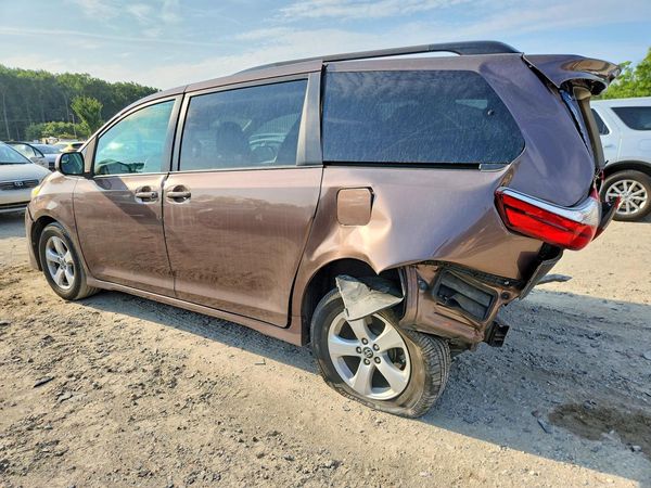 2019 TOYOTA SIENNA