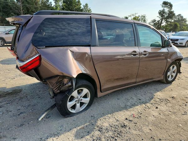 2019 TOYOTA SIENNA