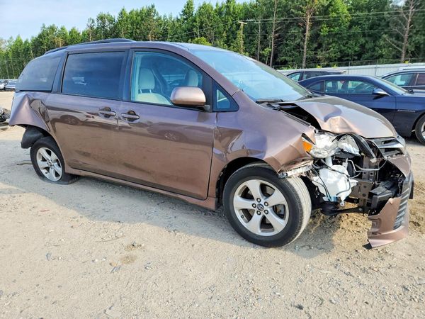 2019 TOYOTA SIENNA