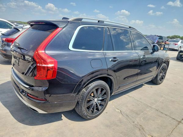 2017 VOLVO XC90 Momentum