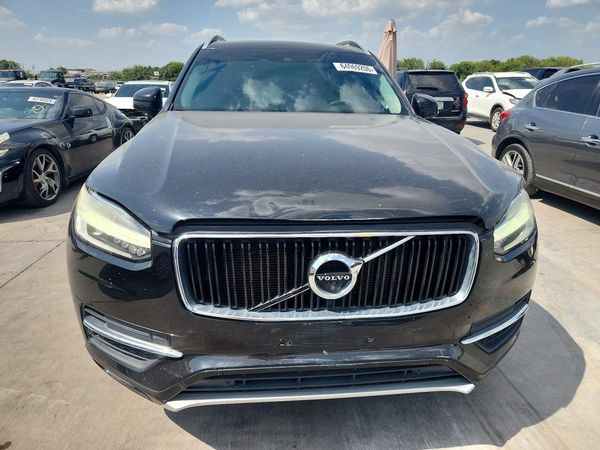 2017 VOLVO XC90 Momentum
