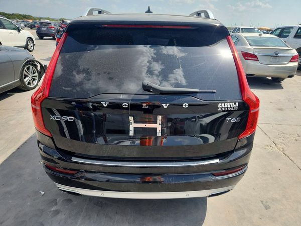 2017 VOLVO XC90 Momentum