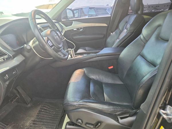 2017 VOLVO XC90 Momentum