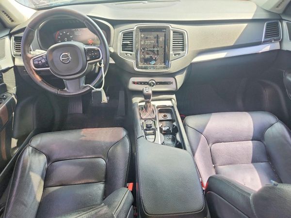 2017 VOLVO XC90 Momentum