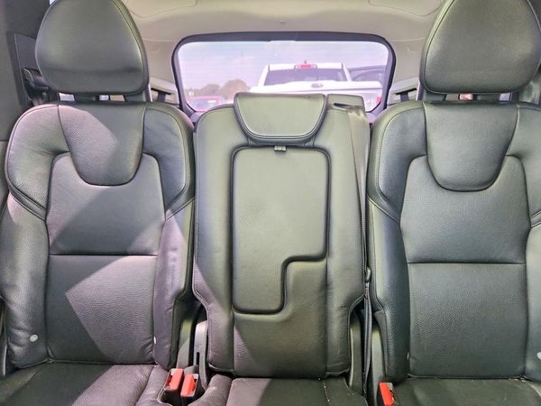 2017 VOLVO XC90 Momentum