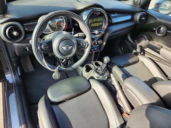 2017 MINI COOPER