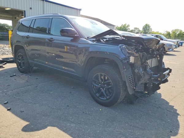 2022 JEEP GRAND CHEROKEE Laredo