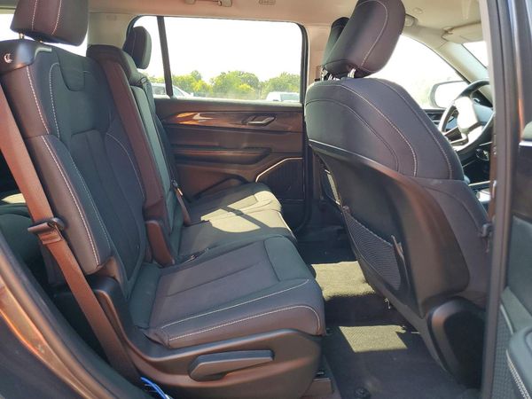 2022 JEEP GRAND CHEROKEE Laredo