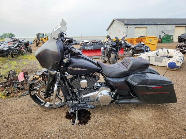 2015 HARLEY-DAVIDSON FLHXS