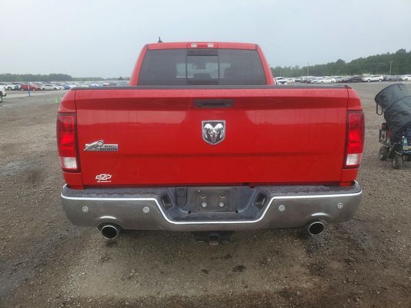 2016 RAM 1500 SLT CREW CAB 4X2