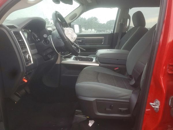 2016 RAM 1500 SLT CREW CAB 4X2