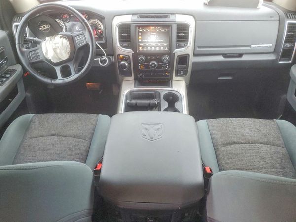 2016 RAM 1500 SLT CREW CAB 4X2