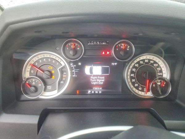 2016 RAM 1500 SLT CREW CAB 4X2
