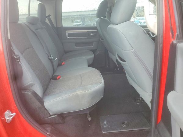 2016 RAM 1500 SLT CREW CAB 4X2