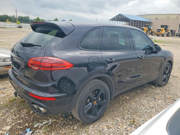 2015 PORSCHE CAYENNE