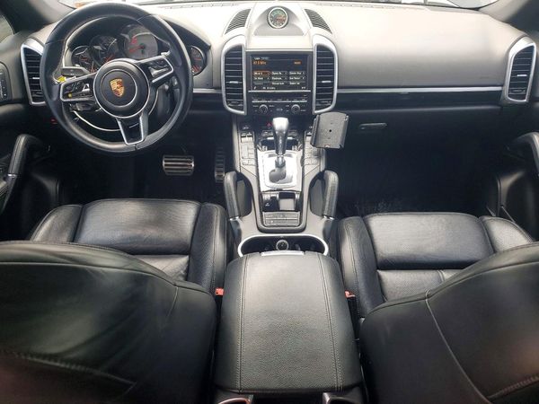 2015 PORSCHE CAYENNE