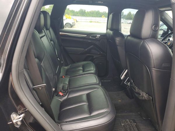 2015 PORSCHE CAYENNE
