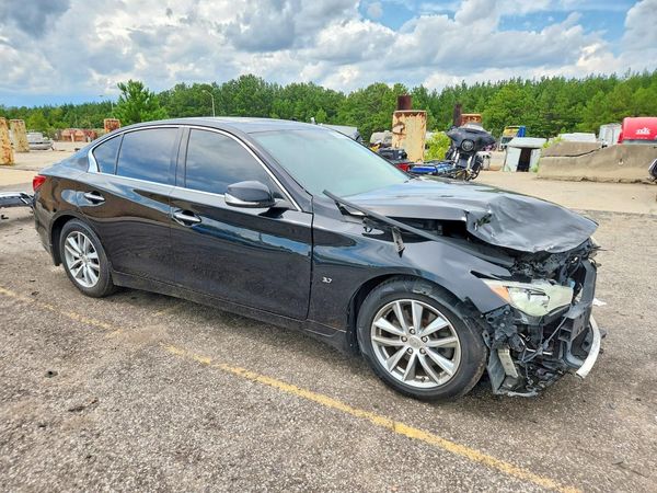 2015 INFINITI Q50