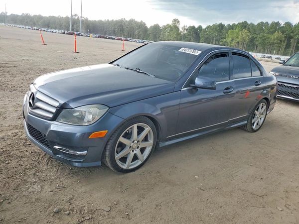 2013 MERCEDES-BENZ C-CLASS C300 — Front 3/4