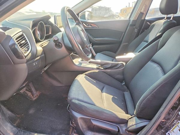 2016 MAZDA 3 SV/Base