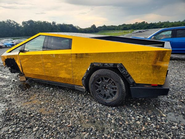 2025 TESLA CYBERTRUCK