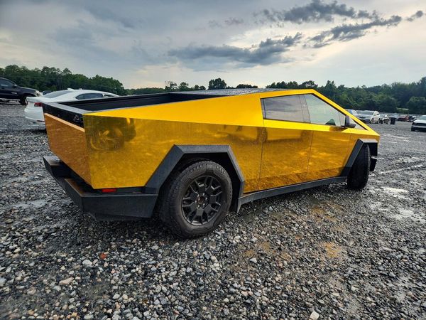 2025 TESLA CYBERTRUCK