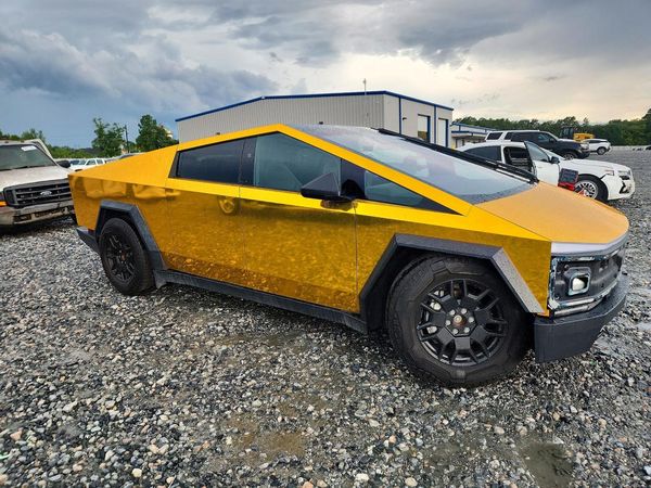 2025 TESLA CYBERTRUCK