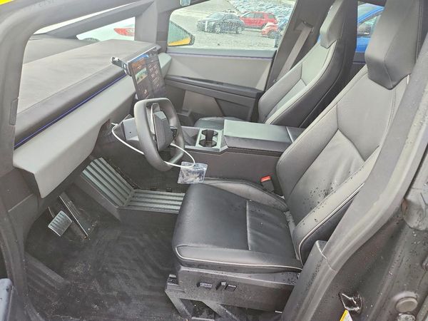 2025 TESLA CYBERTRUCK