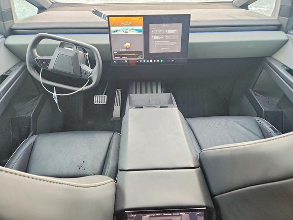 2025 TESLA CYBERTRUCK