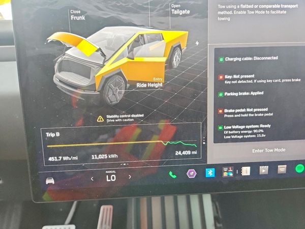 2025 TESLA CYBERTRUCK