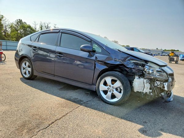 2013 TOYOTA PRIUS — Passenger 3/4