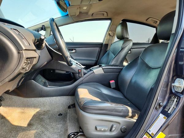2013 TOYOTA PRIUS — DENT