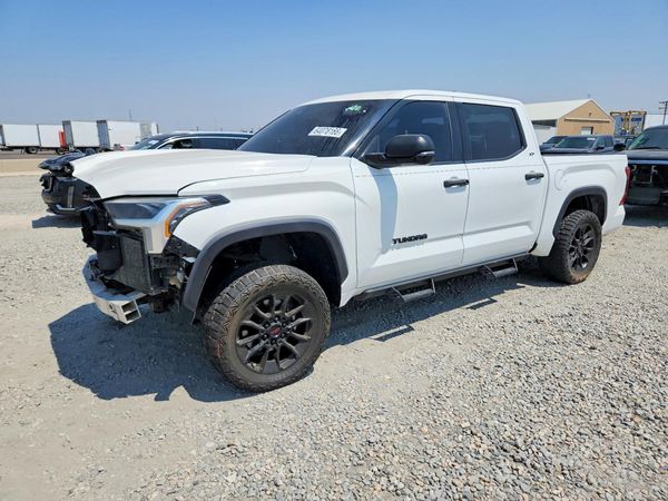 2023 TOYOTA TUNDRA SR5