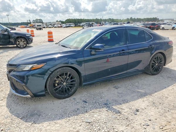 2021 TOYOTA CAMRY XSE — Front 3/4