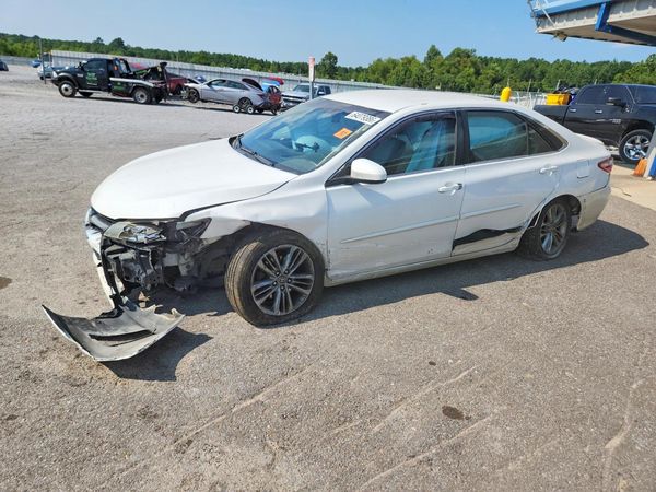 2015 TOYOTA CAMRY