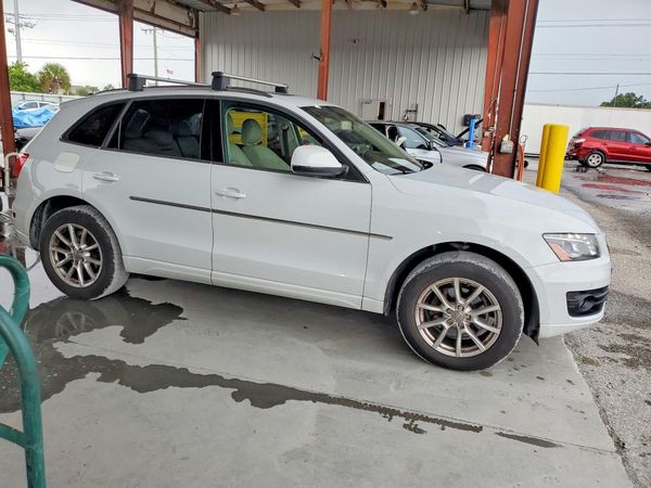 2012 AUDI Q5 Premium Plus