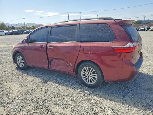2016 TOYOTA SIENNA