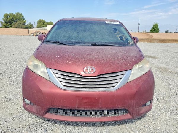 2016 TOYOTA SIENNA