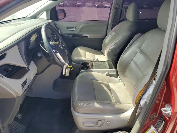 2016 TOYOTA SIENNA