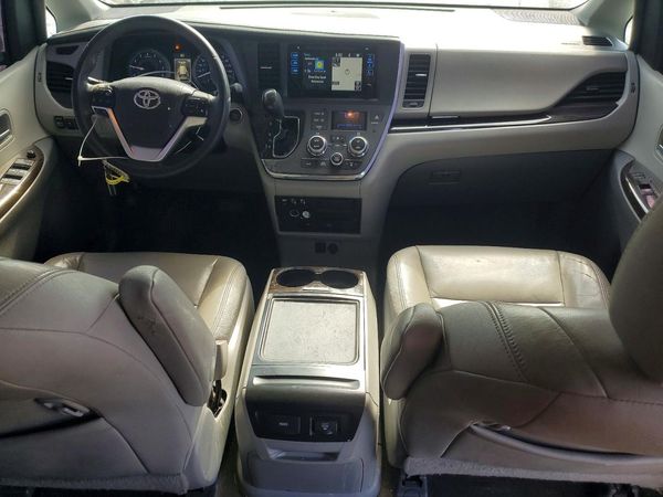 2016 TOYOTA SIENNA