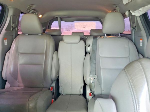 2016 TOYOTA SIENNA