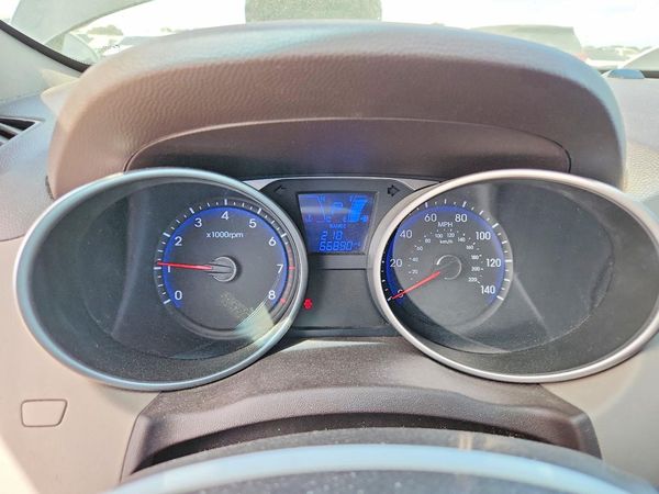 2015 HYUNDAI TUCSON GLS (Middle)