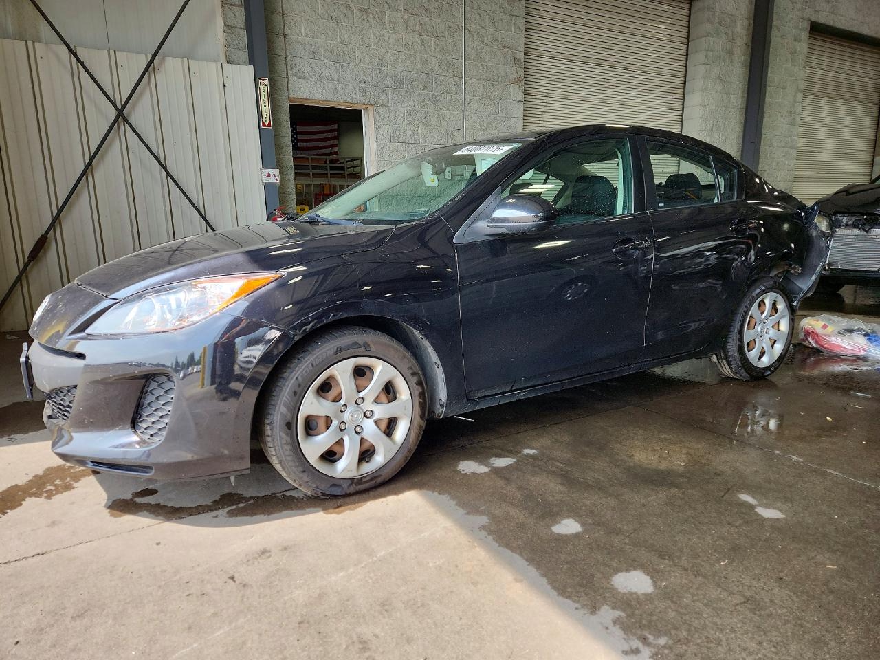 2013 MAZDA 3 Sport/GX — Front 3/4